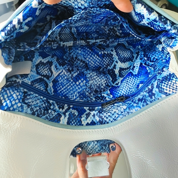 Longchamp White Patent Leather Shoulder Bag - Picture 7 of 16